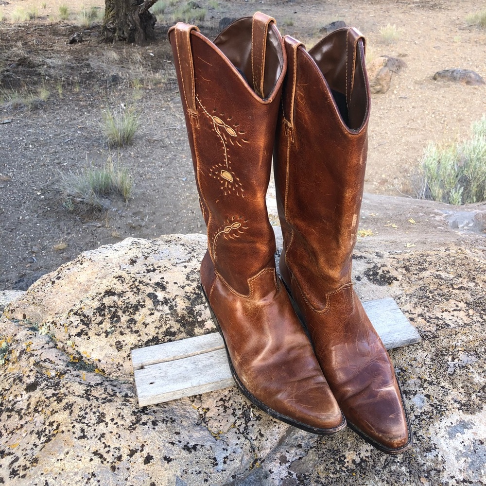 Vintage Flower Engraved Western Cowboy Boots